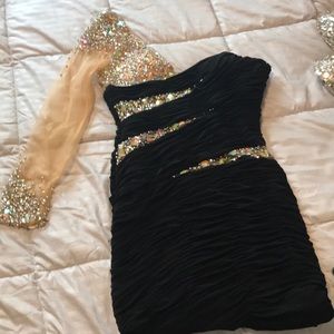 Beautiful one shoulder dress!!
